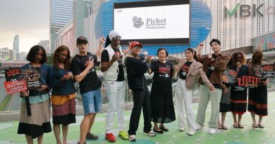 เฮฮาคึกคัก! “แม่หน่อย – แชป – กานต์” นำทีม “ปอบดิ๊บดิบ“ บุกกลางกรุงฯ ชมโปรเจ็คท์จอยักษ์ LED MBK 